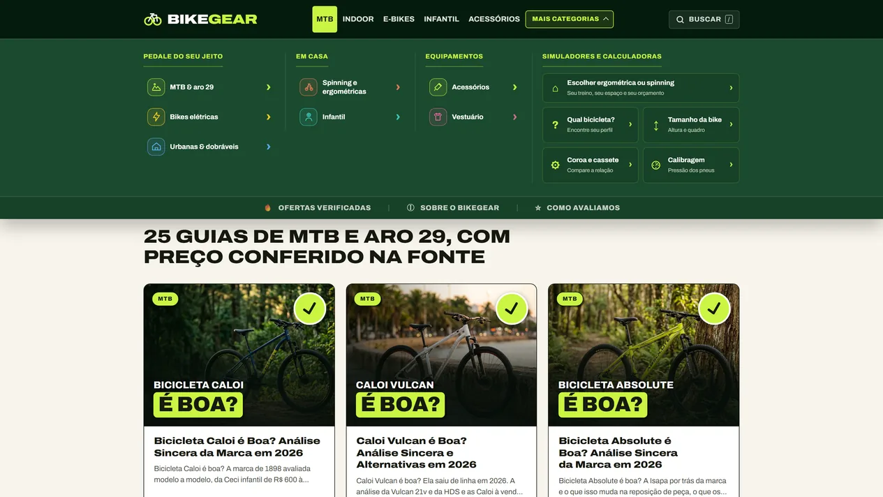 Página da categoria MTB do BikeGear com o menu Mais categorias aberto: sete categorias em três grupos de uso, um bloco de simuladores e calculadoras, a faixa Ofertas verificadas, Sobre o BikeGear e Como avaliamos, e abaixo o título 25 guias de MTB e aro 29 com capas de análise