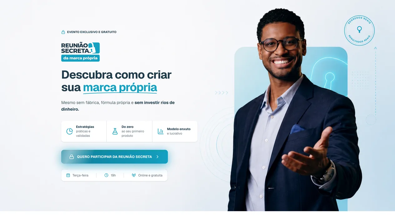 Abertura da página Reunião Secreta no tema claro, com o selo “Evento exclusivo e gratuito”, o logo com cadeado, o título “Descubra como criar sua marca própria”, três destaques, o botão em degradê teal, a linha “Terça-feira, 19h, Online e gratuita” e o Daniel Cézar Jr. de terno azul estendendo a mão