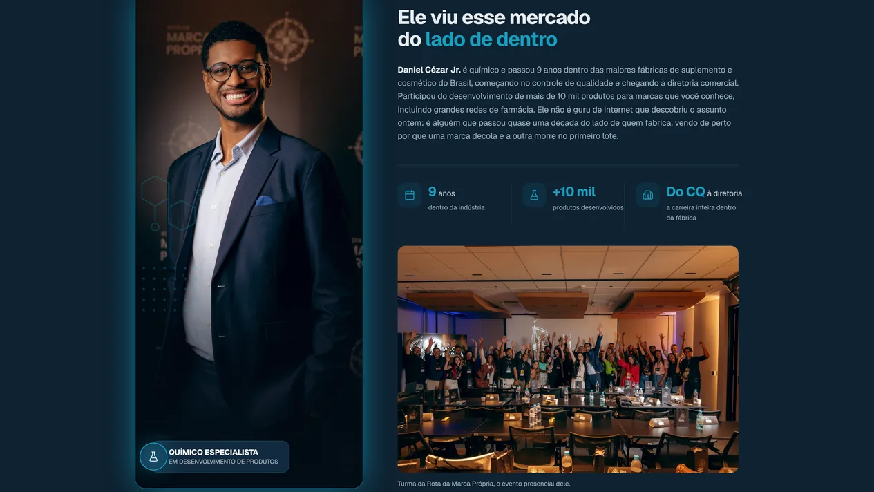 Seção de autoridade no tema escuro, com o título “Ele viu esse mercado do lado de dentro”, o retrato vertical do Daniel diante de um painel com bússola e o selo Químico especialista, três números da carreira e a foto da turma de mãos levantadas, com a legenda que a identifica como o evento presencial dele
