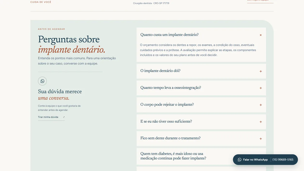 Perguntas sobre implante dentário na página da MD Odontologia: a primeira, Quanto custa um implante dentário?, aberta com a explicação do que forma o orçamento, e abaixo as perguntas sobre dor, osseointegração, rejeição, falta de osso e o período sem dente, ao lado do convite para tirar a dúvida pelo WhatsApp