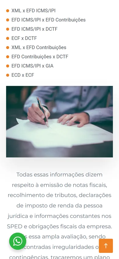 A lista dos oito cruzamentos no celular, seguida da foto de uma mão assinando um documento e do começo do parágrafo sobre notas fiscais, tributos e SPED