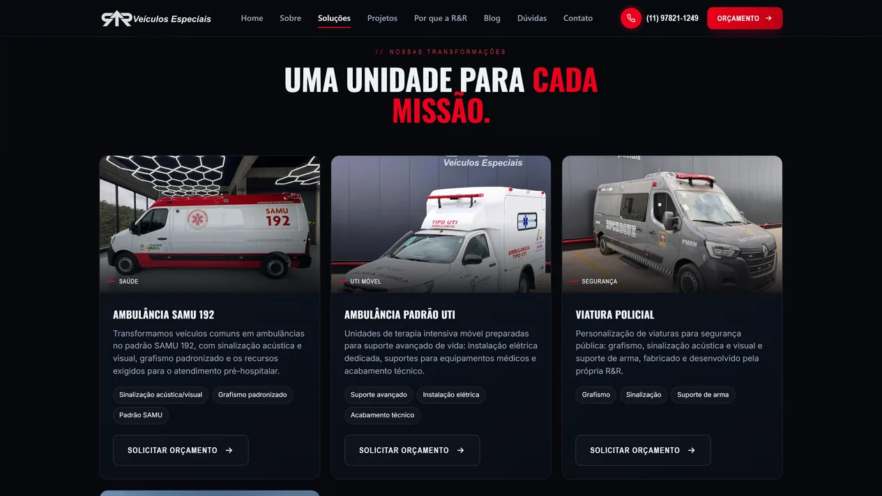 Página de transformações veiculares com o título Uma unidade para cada missão e três cards com foto: ambulância SAMU 192 em furgão Renault Master, ambulância padrão UTI em picape com baú e viatura policial cinza, cada um com etiquetas técnicas e o botão Solicitar orçamento