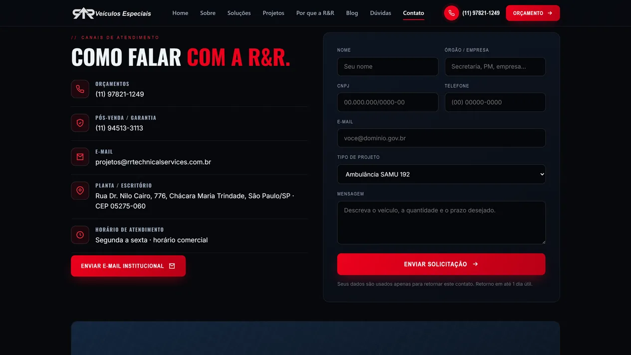 Página de contato com o título Como falar com a R&R, telefones separados para orçamentos e para pós-venda e garantia, e-mail, endereço da planta, horário de atendimento, botão Enviar e-mail institucional e o formulário com órgão, CNPJ, tipo de projeto e mensagem